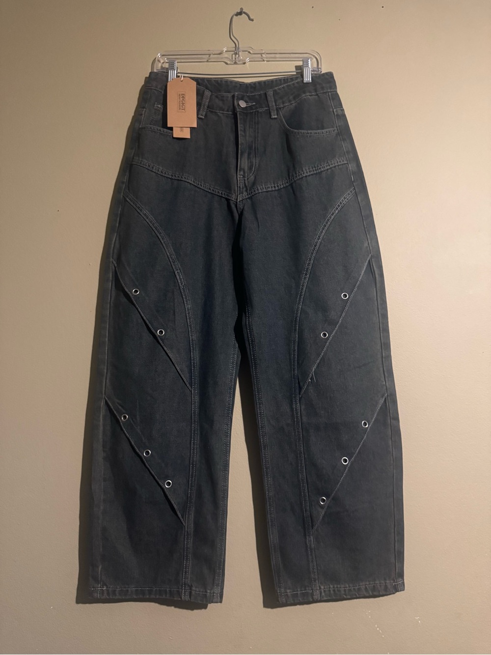 DFGIGT, Y2K-inspired Streetwear, baggy, Skater Denim, Adult Small Pants. New.